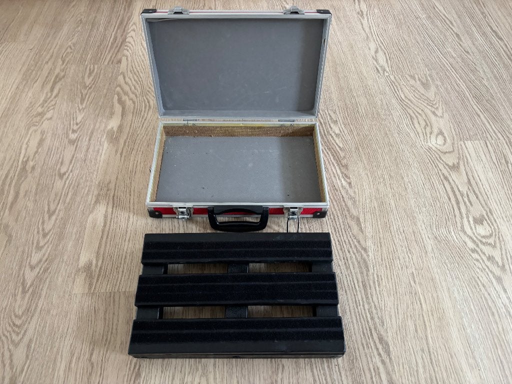 Pedalboard gitaar effecten met koffer 25x40cm, Muziek en Instrumenten, Ophalen, Zo goed als nieuw