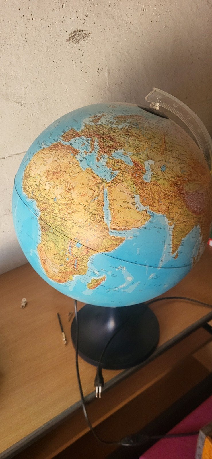 Wereldbol lamp, Ophalen