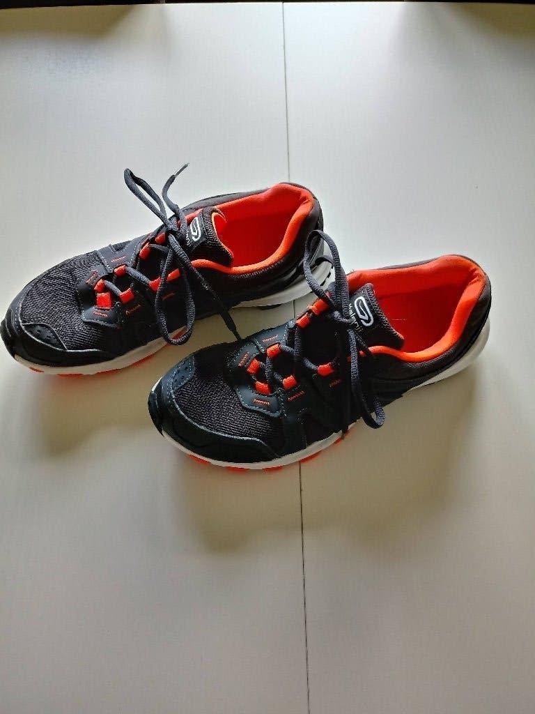 zwarte sportschoenen maat 39, Ophalen, Zo goed als nieuw, Jongen of Meisje, Sportschoenen