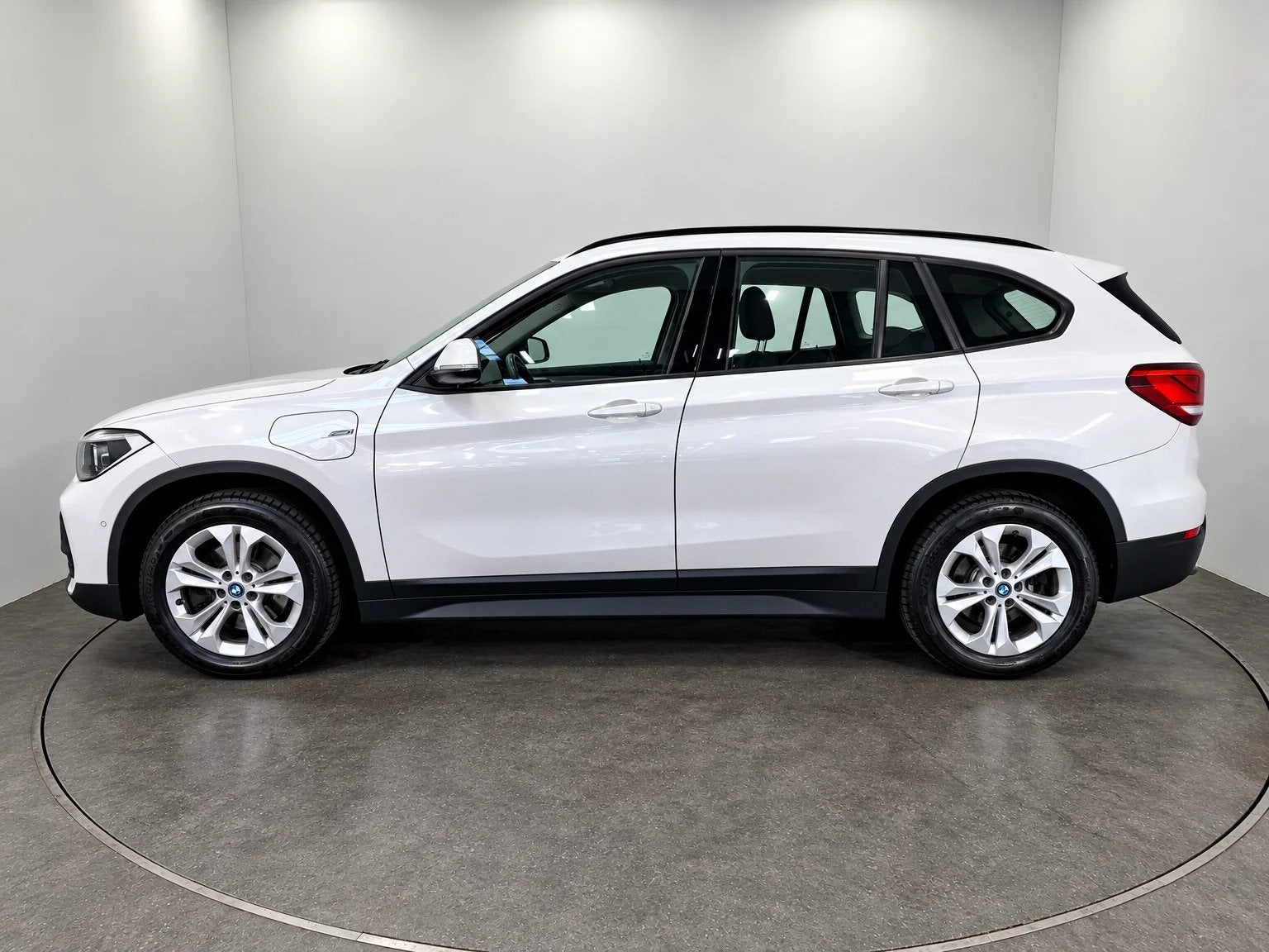 BMW X1 1.5 XDRIVE25E PHEV 162KW, Wit, Bedrijf, 43 g/km, 5 deurs
