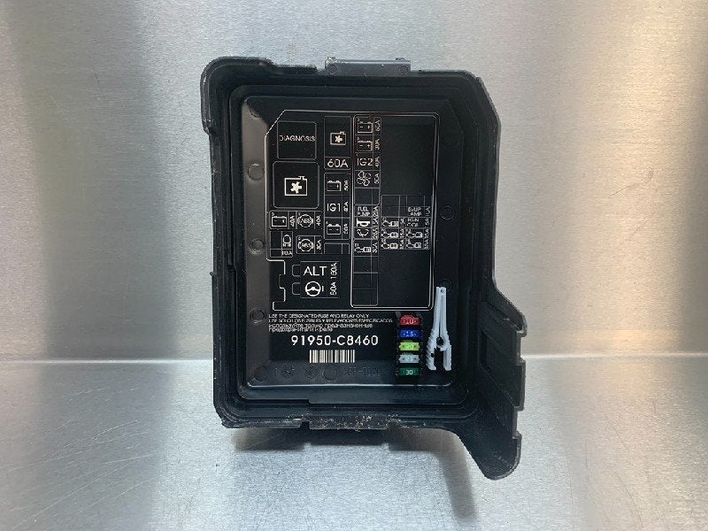 CACHE PLAQUE Hyundai i20 (GBB) (|91950C8460|), Utilisé, Hyundai