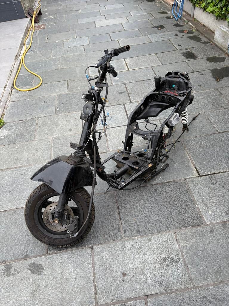 Piaggio zip frame 2t a klasse, Fietsen en Brommers, Brommeronderdelen | Scooters, Ophalen, Frame, Piaggio