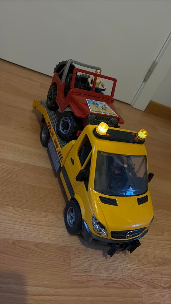 Brüder takelwagen met jeep, Ophalen of Verzenden, Zo goed als nieuw
