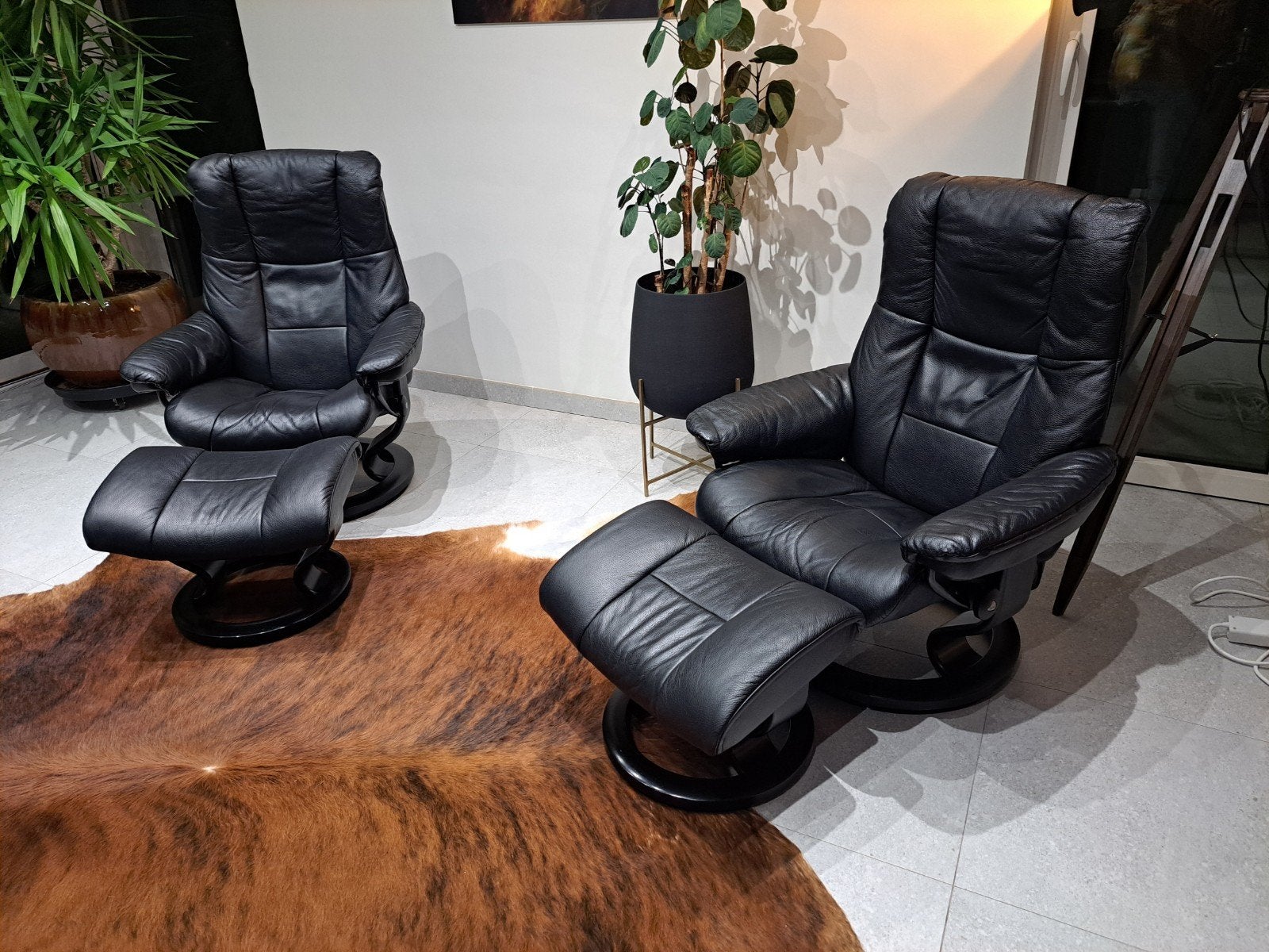 2 Stressless lederen relaxfauteuils met 2 hockers, Ophalen, Zo goed als nieuw, Leer