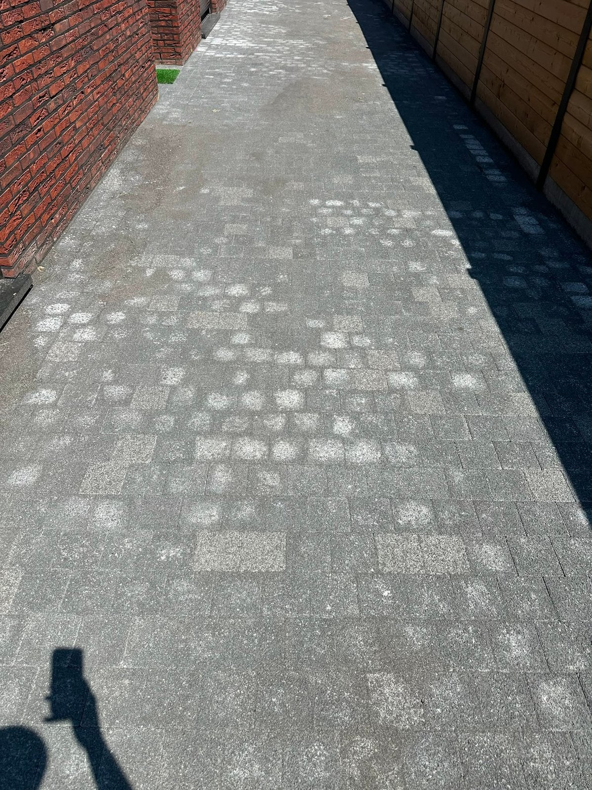 35m2 restpartij zwart waterdoorlatend klinkers, Ophalen, Klinkers