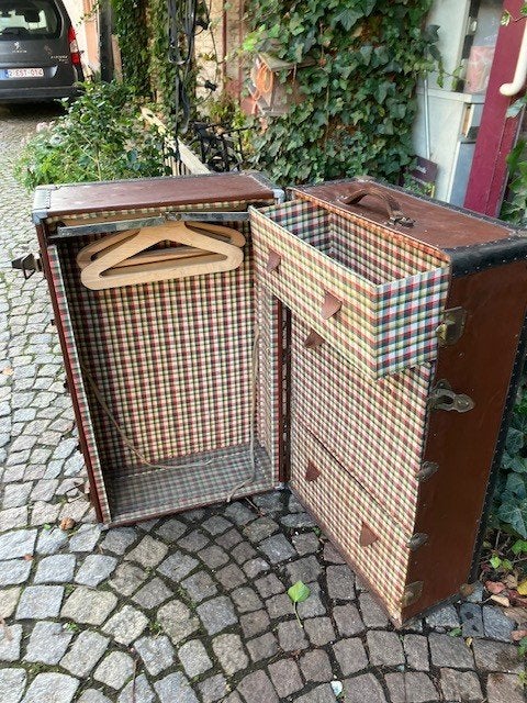 MALLE ANCIENNE. ANNÉES 40. ÉTAT ROBUSTE., Enlèvement
