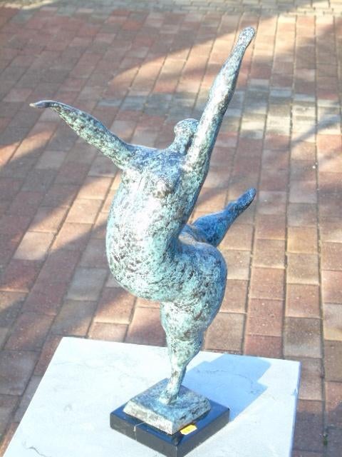 standbeeld van een dikke vrouw in brons gesigneerd, W.L., Ophalen of Verzenden, Brons