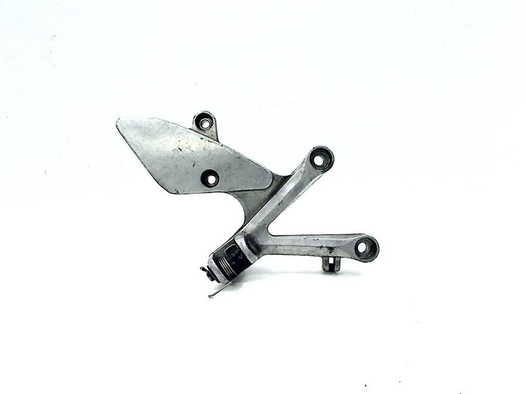 REPOSE PIEDS AVANT DROIT VFR 750 F 1994-1997 (VFR750F RC36), Dhr. S. di Majo, Utilisé, Info@cama-motorparts.nl, P.J. Troelstraweg 8 8
3144 CX  MAASSLUIS, NL