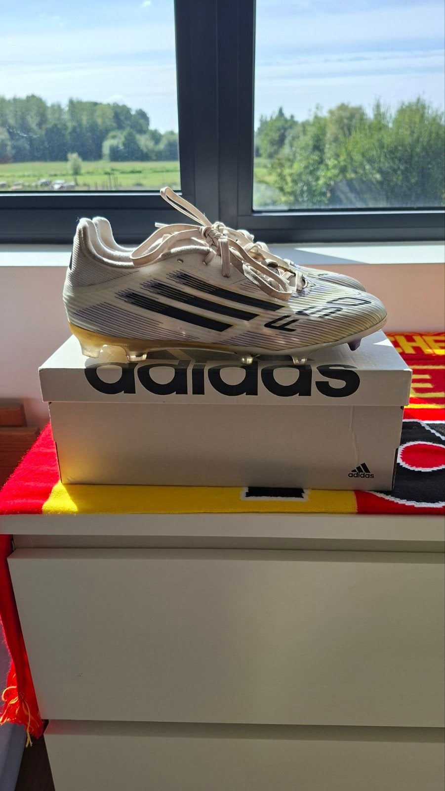 Voetbalschoenen adidas F50 wit, goud en zwart maat 41.5, Kleding | Heren, Schoenen, Wit, Boots, Nieuw, Ophalen of Verzenden