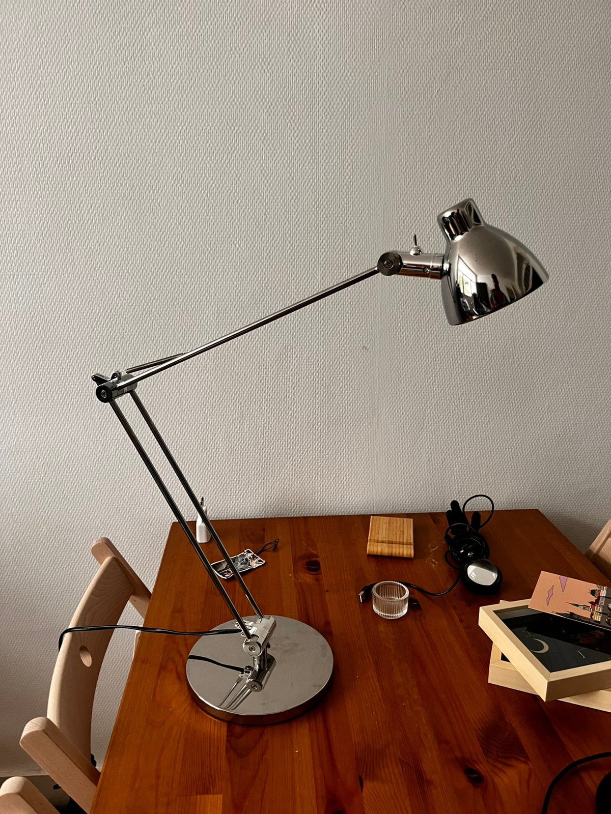 Lampe de bureau IKEA ANTIFON – Chrome – Très bon état, Maison & Meubles, Lampe de bureau, Comme neuf, Enlèvement, IKEA