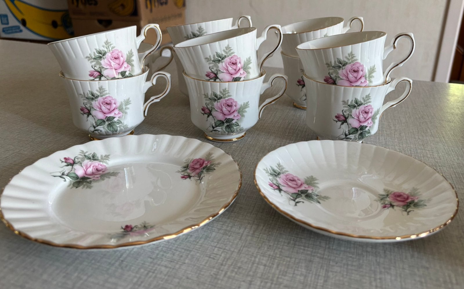 * Rosalind * Royal Stafford * tassen, borden en ondertassen, Antiek en Kunst, Ophalen