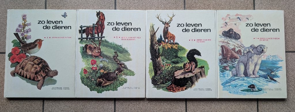set van 4 vintage dierenboeken – "Zo leven de dieren" (1967), Boeken, Ophalen of Verzenden, Gelezen, Overige diersoorten