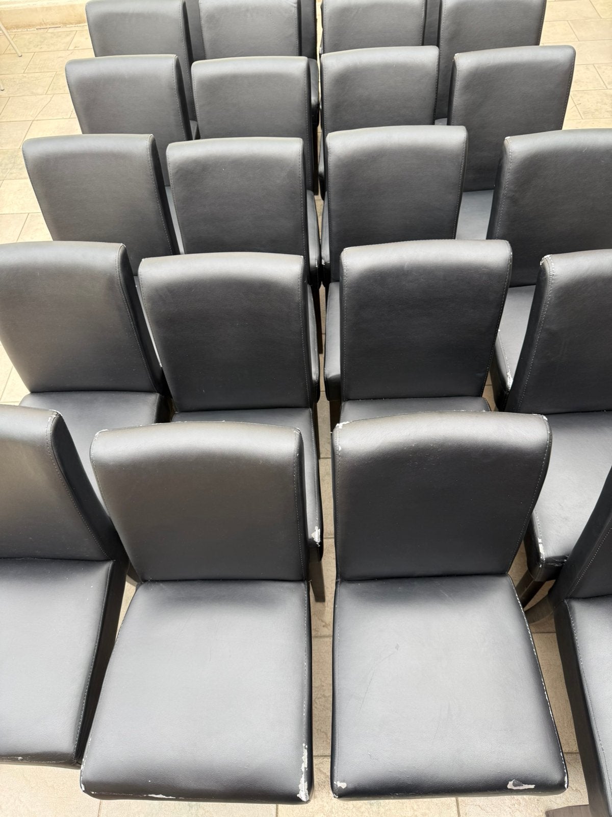 Zwarte stoelen met lederschade GRATIS!, Ophalen, Gebruikt, Zwart, Vijf, Zes of meer stoelen