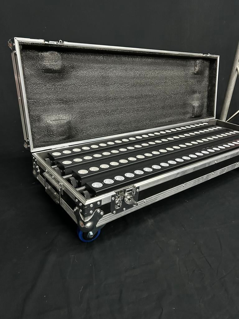 Complete Led Bar Set: 4x LB24 RGBW met Flightcase Nieuw, Muziek en Instrumenten, Behuizingen en Koffers, Nieuw, Speaker of Versterker