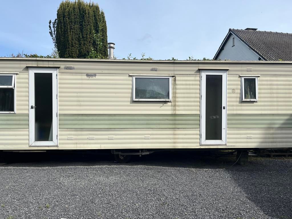 Te renoveren stacaravan, Caravans en Kamperen
