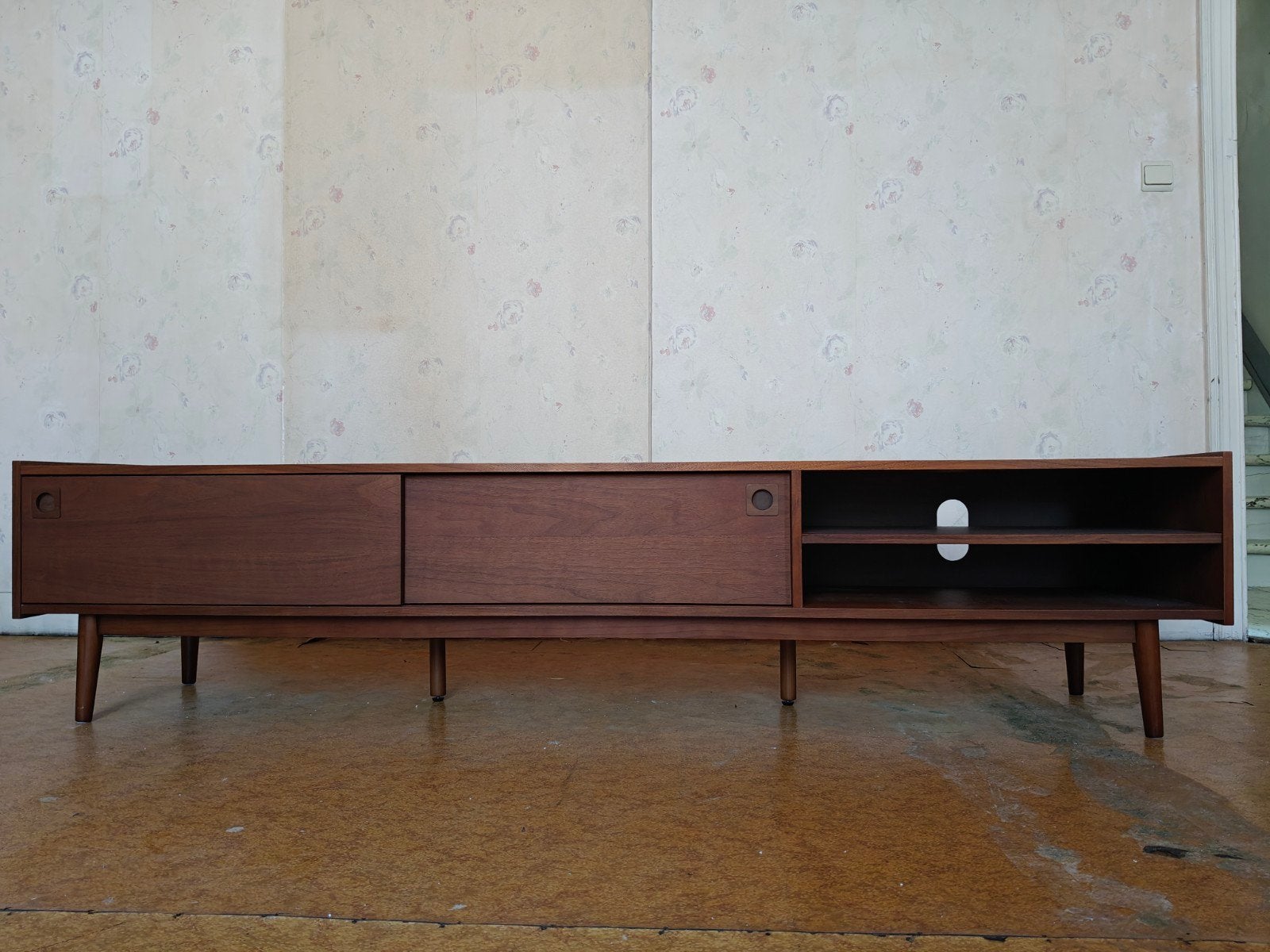 À vendre : Meuble TV vintage Griffith de Maisons du Monde —, Maison & Meubles, Armoires | Mobilier de télévision, 25 à 50 cm, Vintage met notenfineer
