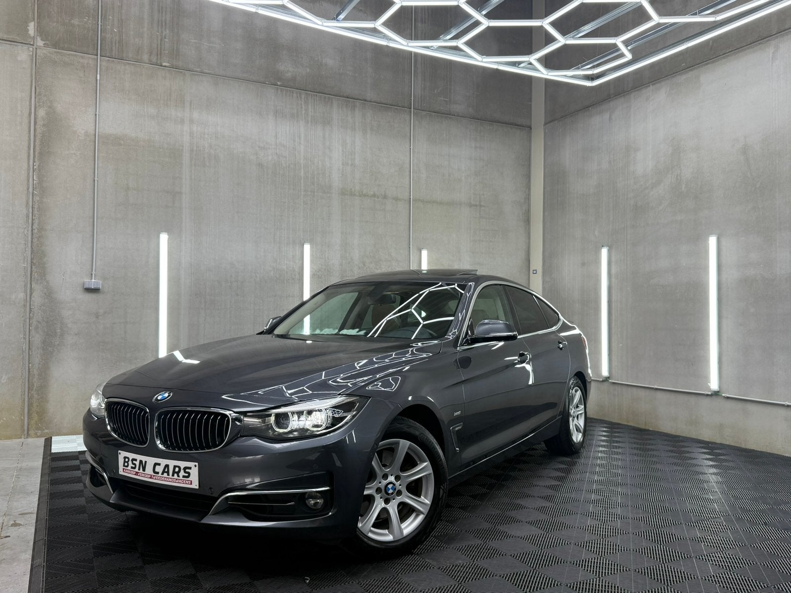 BMW 330i GT XDRIVE/PANO/360CAMERA/MEMORY/GARANTIE, Auto's, BMW, Achterwielaandrijving, Leder, BMW Premium Selection, Zilver of Grijs