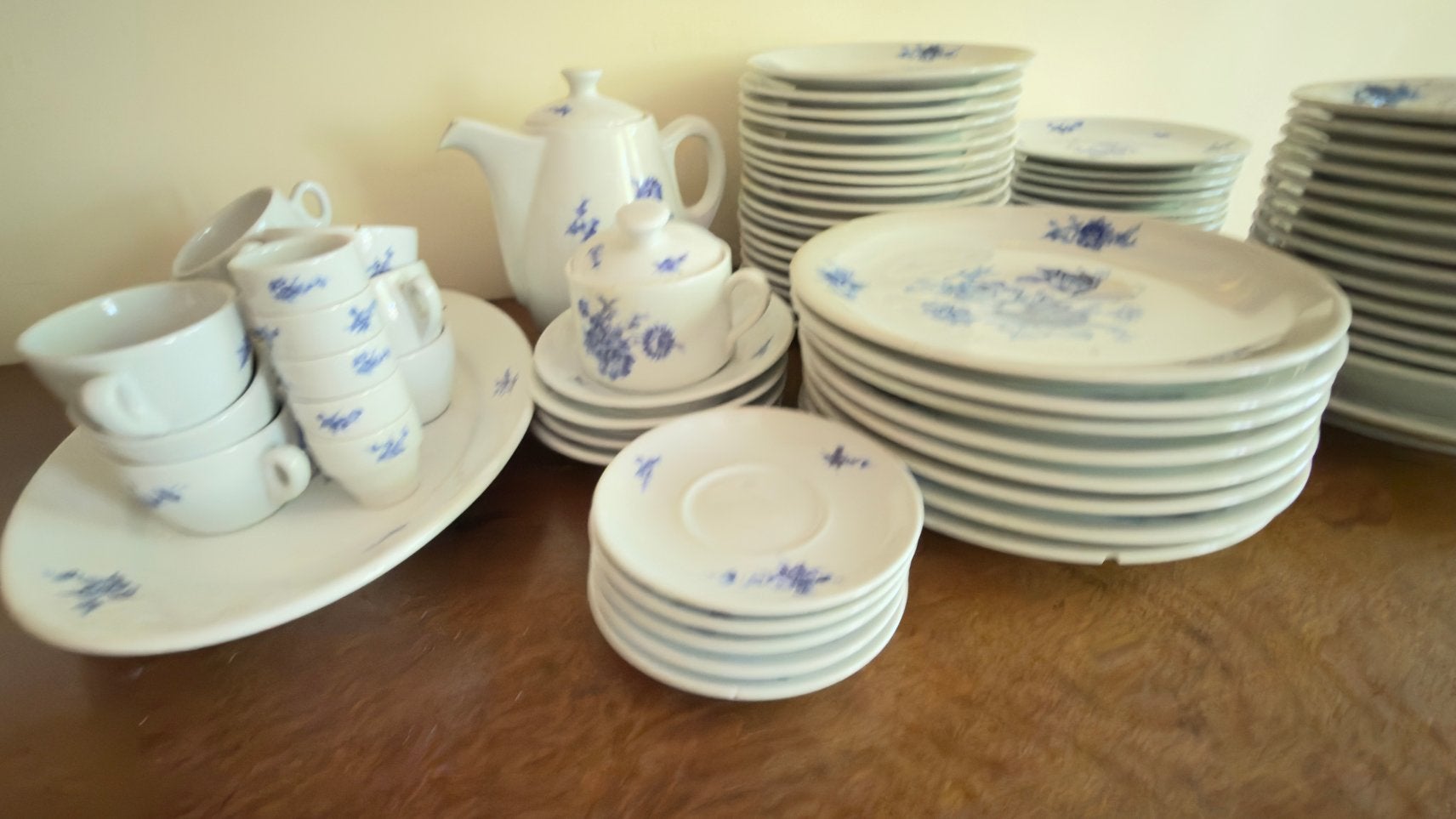 Lot de vaisselle en porcelaine de baudour Belgique, Antiquités & Art, Enlèvement
