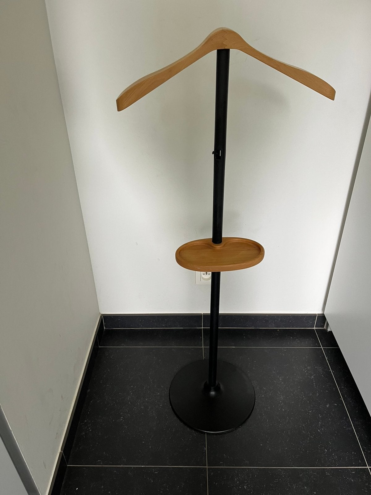 Dressboy 106 vm hoog in mooie staat, Ophalen, Gebruikt, 100 tot 150 cm, Staande kapstok