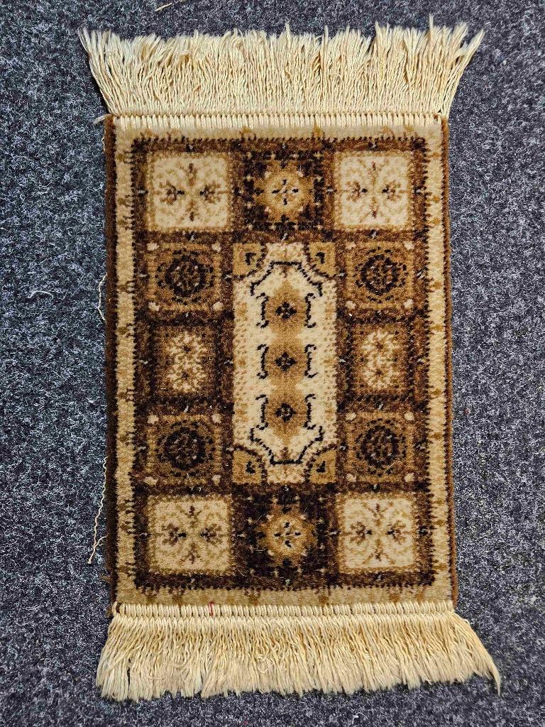 Mini tapijt 37/25 cm, Vintage, Gebruikt, Beige, Ophalen of Verzenden