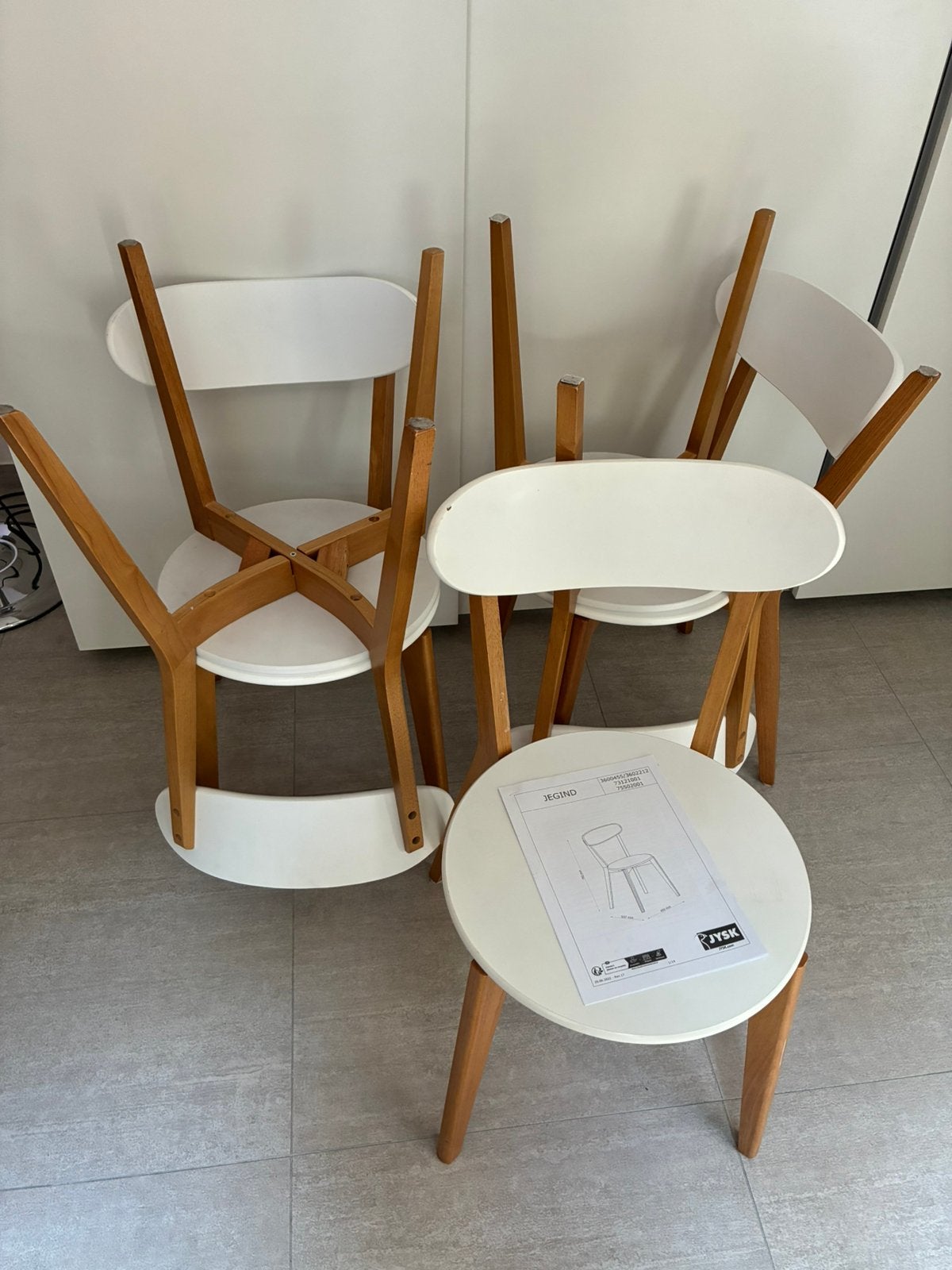 Vijf houten eetkamerstoelen , Jysk, Enlèvement, Comme neuf
