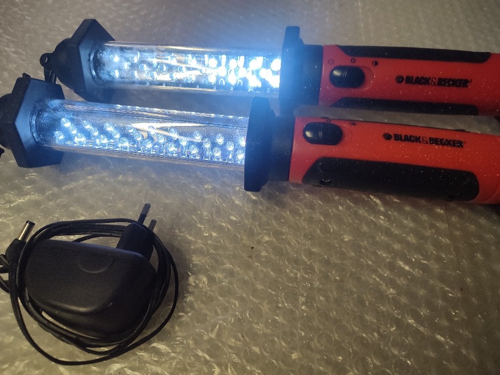 Set van 2 Black & Decker LED-lampen + oplader, Ophalen, LED
