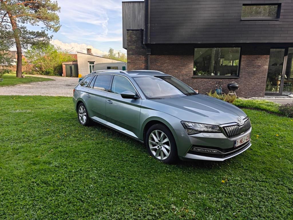 L'ambition du superbe Combi iV de Skoda, Autos, Skoda, Particulier, Superb, Hybride Électrique/Essence, Euro 6, Break, 5 portes