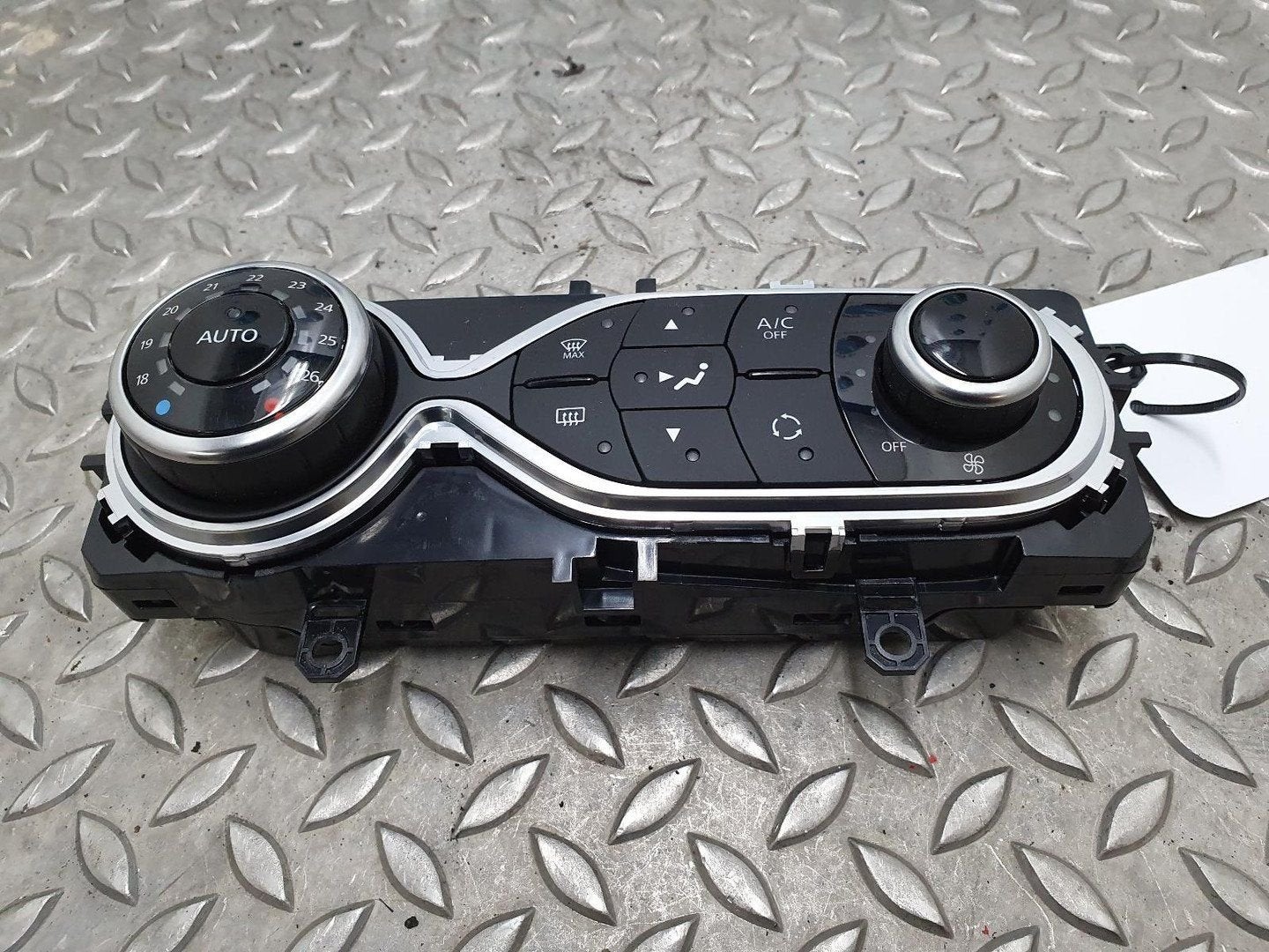 RENAULT CLIO 0.9 TCe Intens  KACHEL BEDIENINGSPANEEL 2018, Ophalen of Verzenden, Gebruikt, Stiba lid