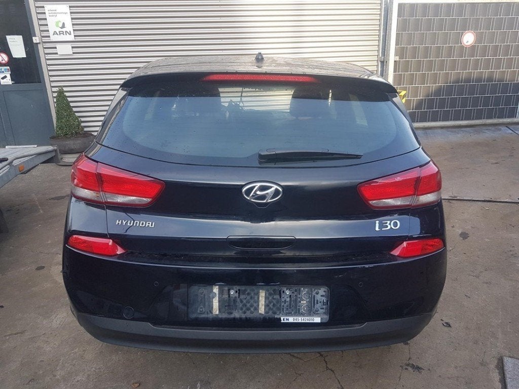 FEU ARRIÈRE GAUCHE i30 (PDEB5 / PDEBB / PDEBD / PDEBE), Hyundai Motor Deutschland GmbH, Kaiserleipromenade 5
63067  Offenbach am Main, DE