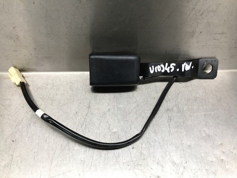 BOUCLE DE CEINTURE DE SECURITE AVANT DROIT Celerio (LF), Utilisé, Suzuki