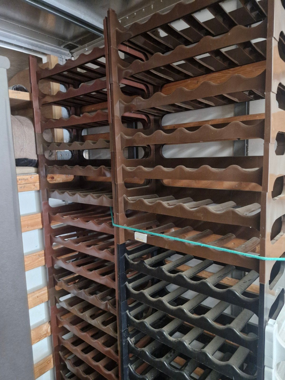 Wijnrekken 48 stuks voor elk 6 flessen wij, Huis en Inrichting, Ophalen, Kunststof