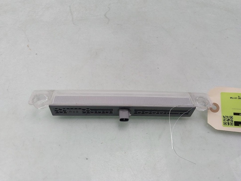 FEU STOP CENTRAL ARRIERE Toyota Yaris Cross (PB1 / PJ1), Kundenbetreuung@toyota.de, Toyota, Utilisé, Toyota-Allee 2
50858  Köln, DE