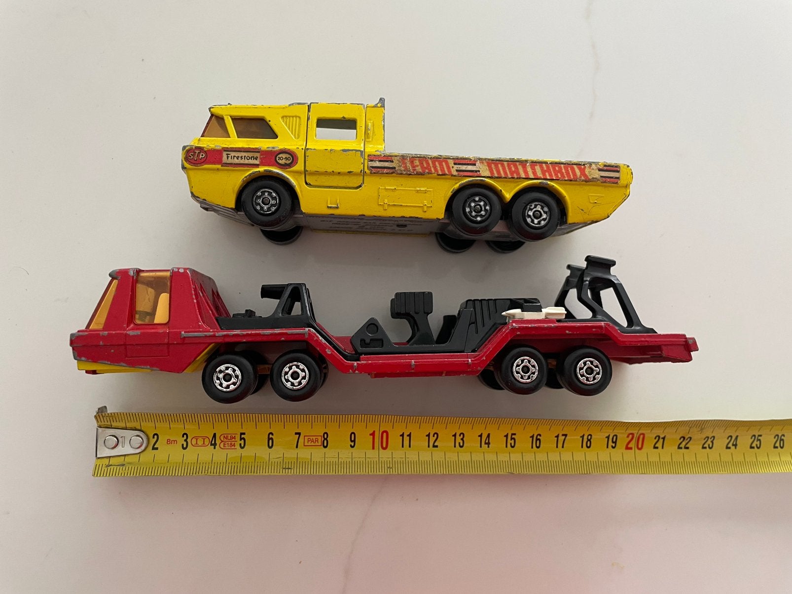 Matchbox Super Kings K-7 Racing Car Transporter & K-114 Tran, Hobby en Vrije tijd, Modelauto's | 1:87, Ophalen of Verzenden, Zo goed als nieuw