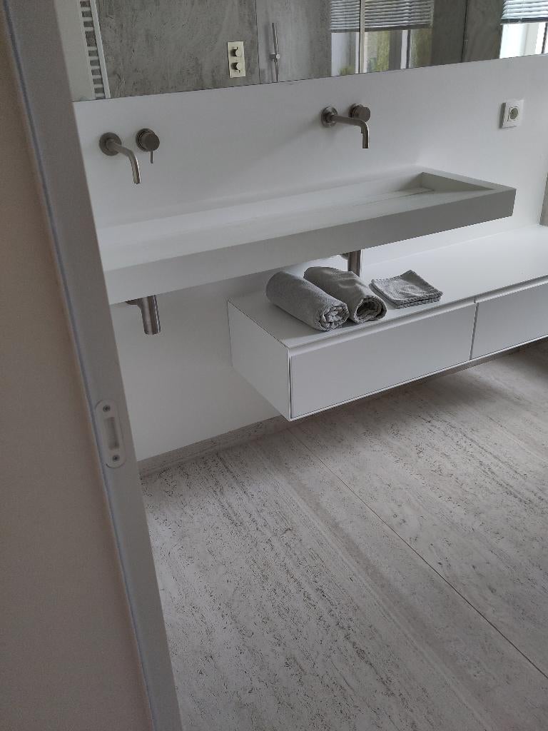 wit kastje met klapdeuren, Maison & Meubles, Salle de bain | Meubles de Salle de bain, 25 à 50 cm, Moins de 100 cm, Comme neuf