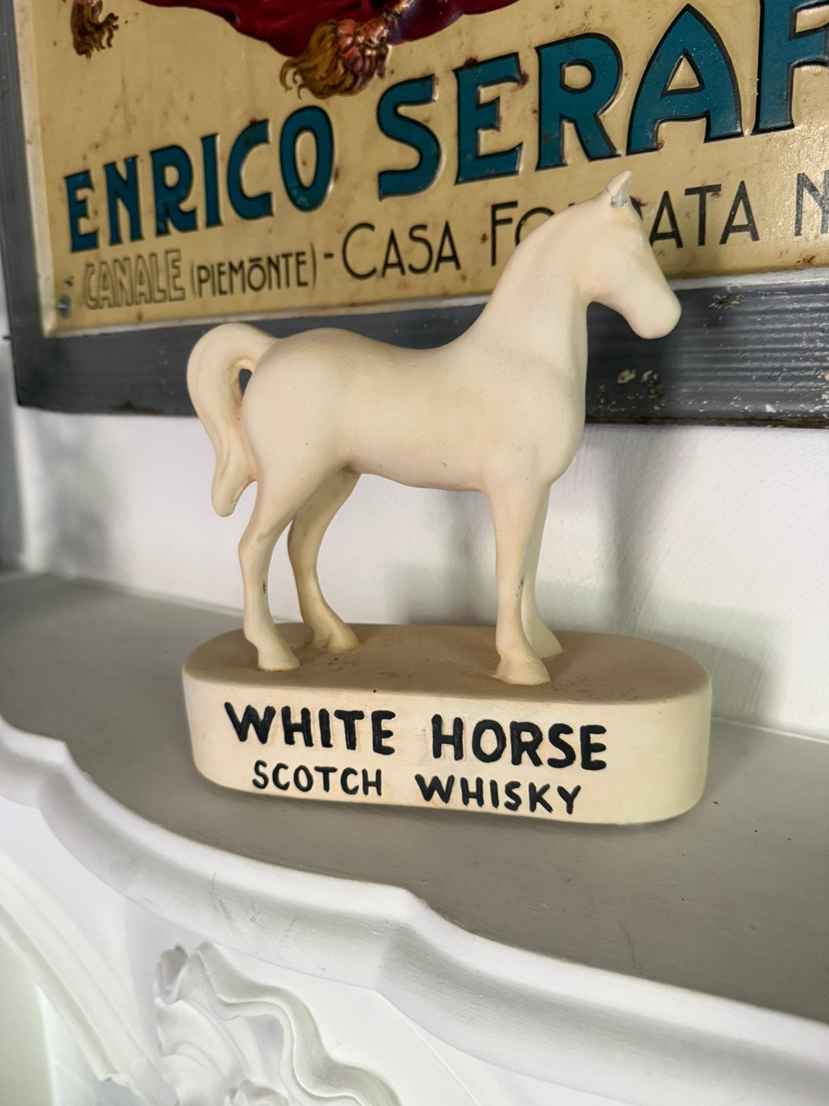 Vintage gipsen Reclamebeeld White Horse Scotch Whisky, Ophalen of Verzenden, Zo goed als nieuw, Reclamebord