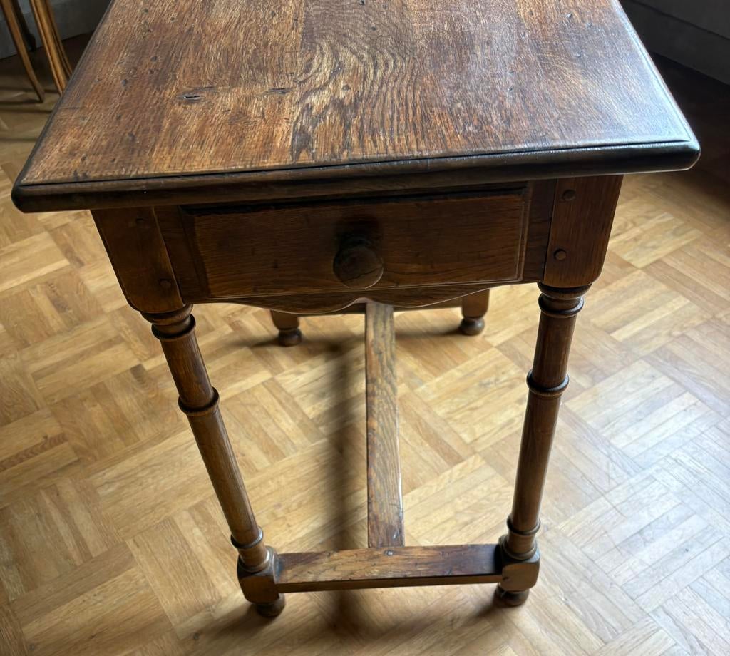 Tafel met lade in donkere eik, Ophalen