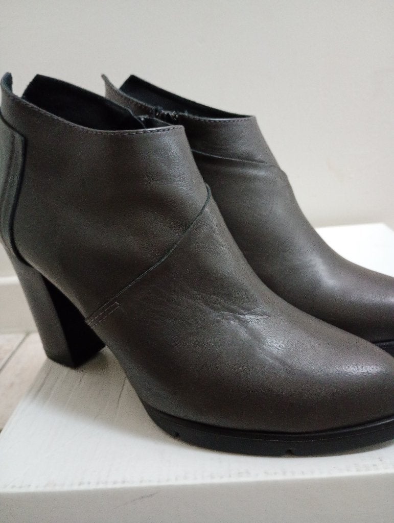 Louisa enkellaarsjes maat 36, Kleding | Dames, Schoenen, Ophalen, Pumps, Nieuw, Grijs