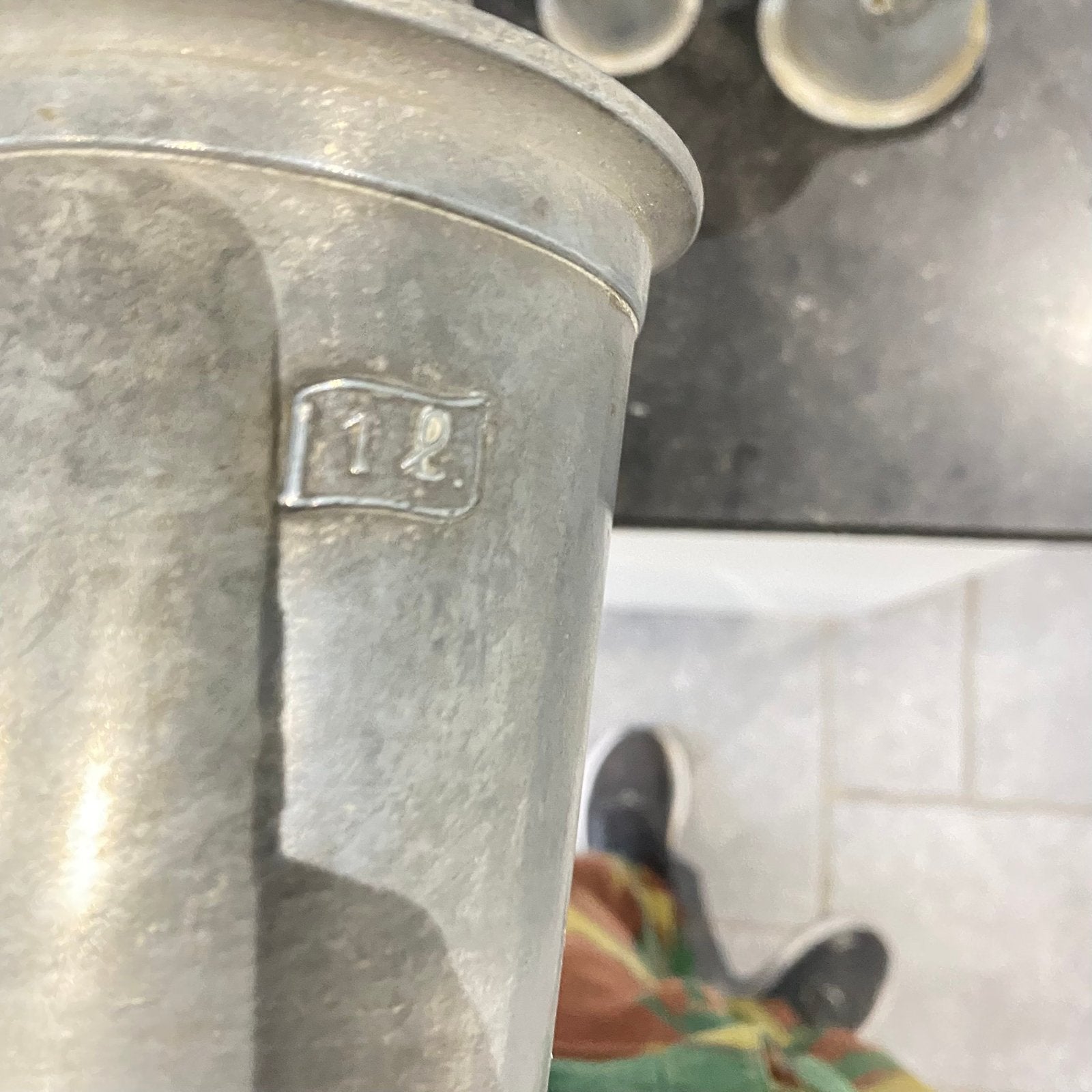 Ancien lot de mesures graduées en étain Peltrato, Enlèvement