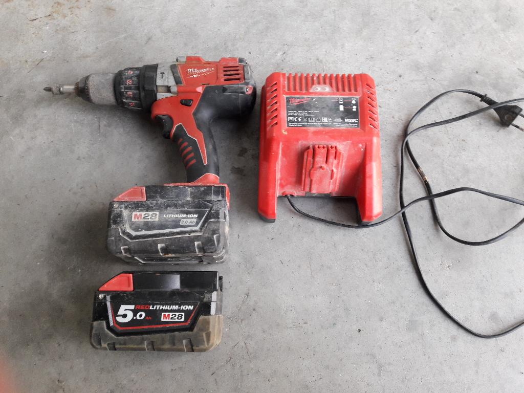 Milwaukee M28C Boormachine, Bricolage & Construction, Outillage | Foreuses, Enlèvement, Utilisé, Perceuse, 600 watts ou plus