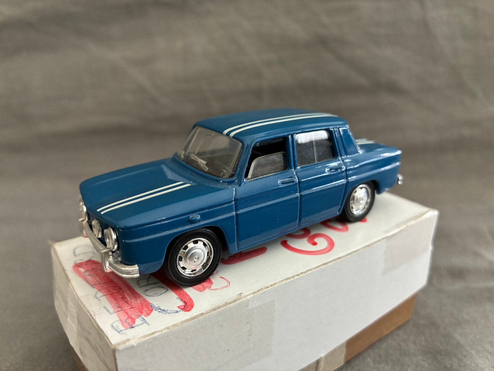 Renault r8 R8 gordini 1/43 solido, Hobby & Loisirs créatifs, Enlèvement ou Envoi, Comme neuf, Voiture, Solido