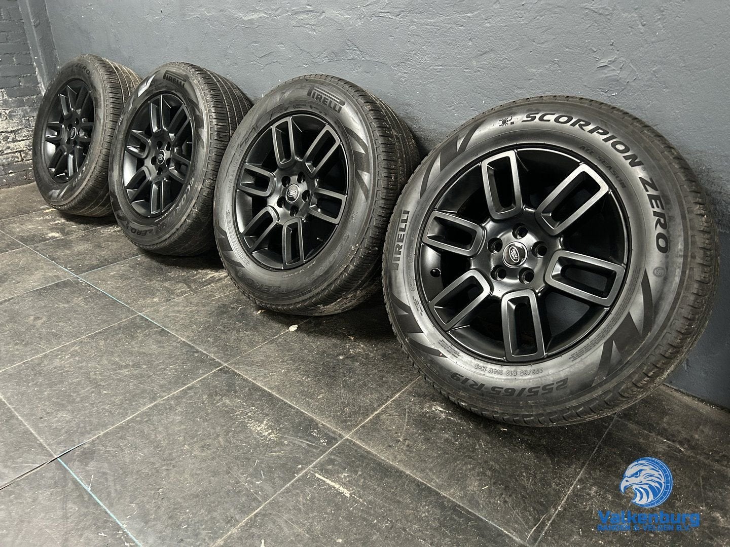 6mm! Land Rover Defender 19 inch zwarte velgen TPMS 5x120 Al, Auto-onderdelen, Banden en Velgen, 19 inch, Gebruikt, 255 mm, -