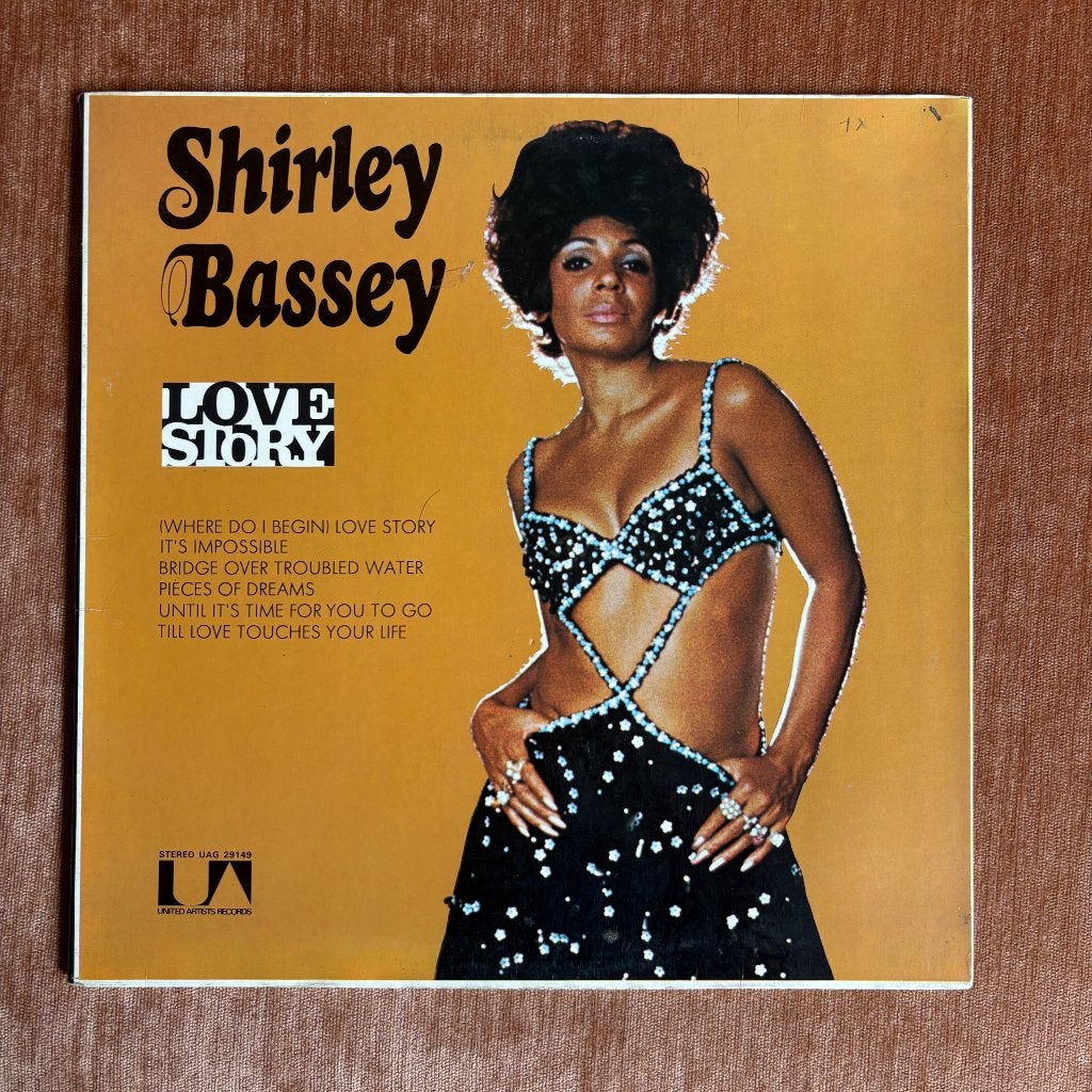 Shirley Bassey, Love Story, Gatefold, Cd's en Dvd's, Vinyl | Jazz en Blues, Ophalen, LP, Zo goed als nieuw, Beschermende buitenhoes
