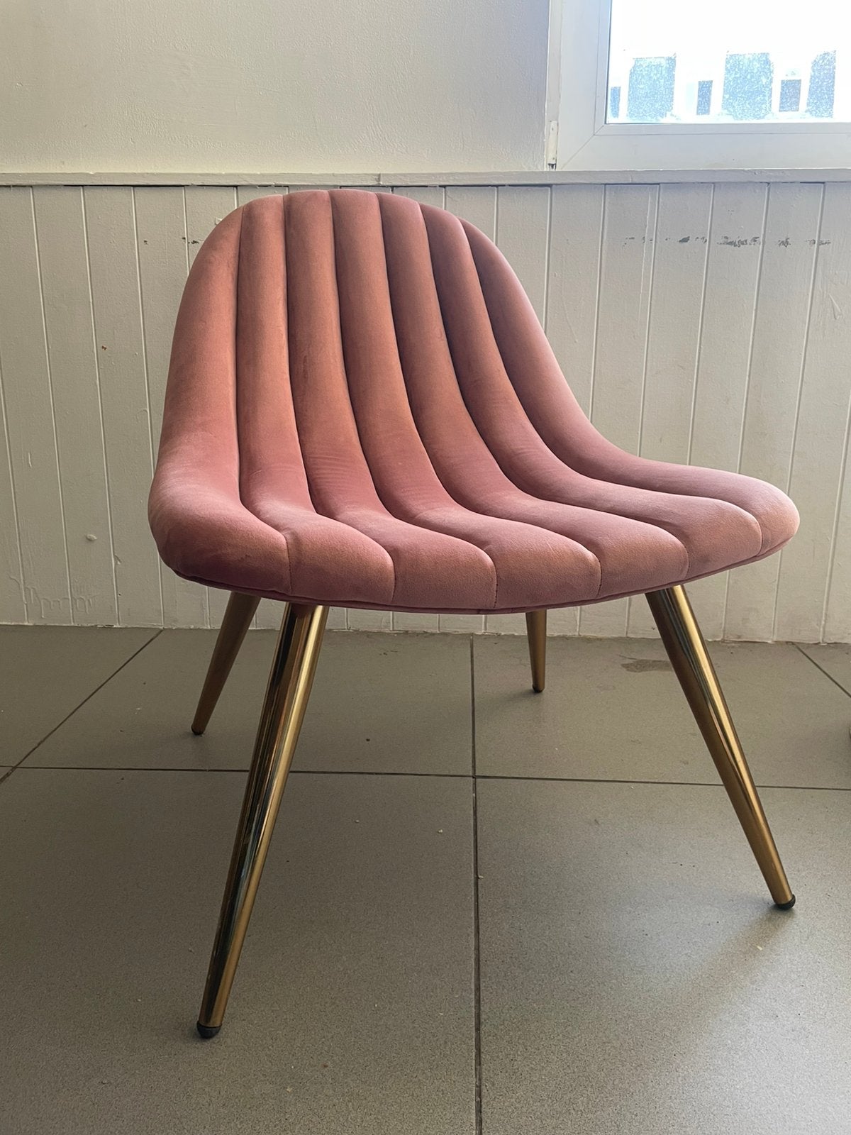 Fauteuils Kave Home en velours rose poudré – pieds dorés, Maison & Meubles, Chaises, Enlèvement, Comme neuf, Une