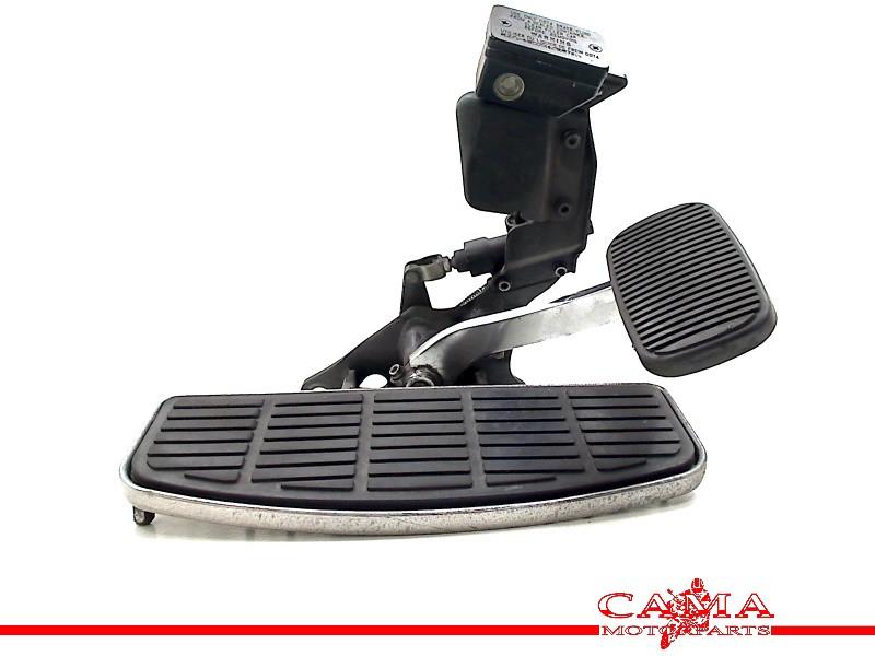 REPOSE PIEDS AVANT DROIT Suzuki, Motos, Dhr. S. di Majo, Utilisé, Info@cama-motorparts.nl, P.J. Troelstraweg 8 8
3144 CX  MAASSLUIS, NL