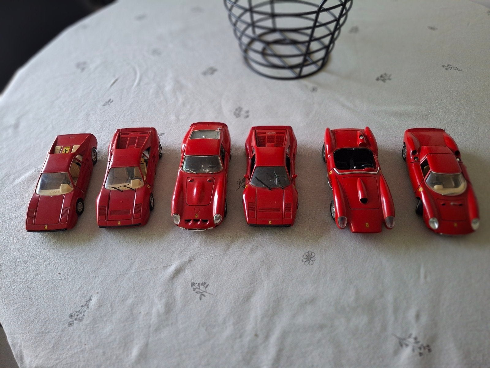 6 Ferrari rouges à l'échelle 1/24 Burago, Enlèvement ou Envoi, Burago