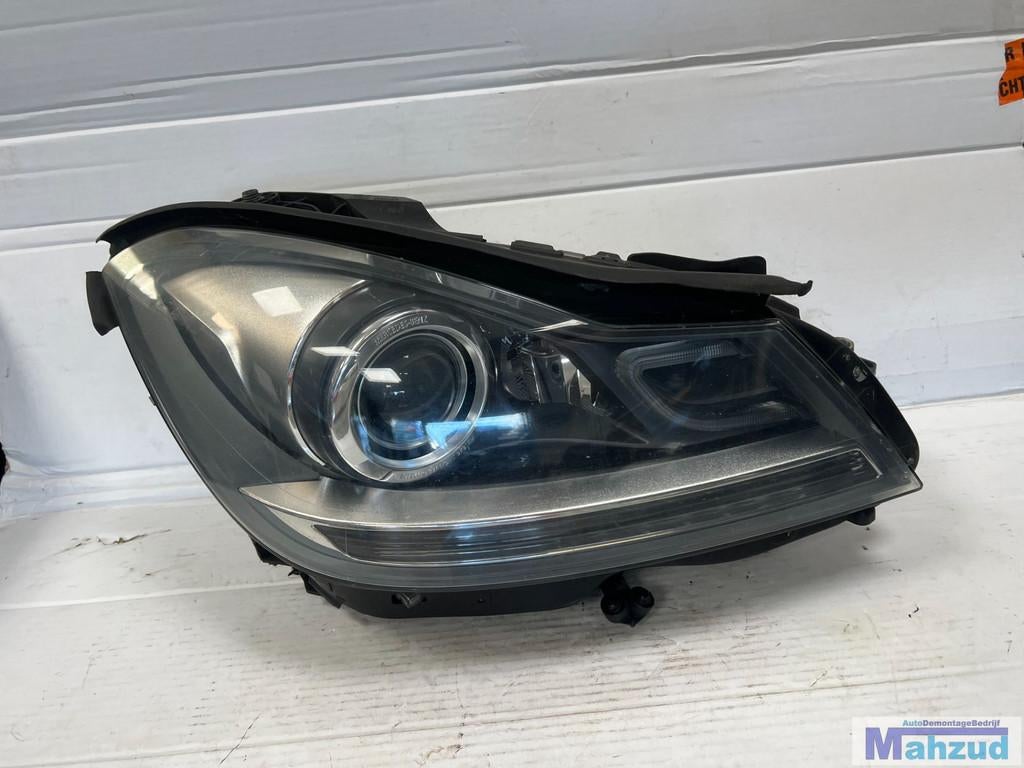 MERCEDES C KLASSE W204 XENON LED Koplamp rechts 2011-2014, Auto-onderdelen, Gebruikt, Mercedes-Benz AG, Mercedes-Benz, Mercedesstrasse 120
70372  Stuttgart, DE