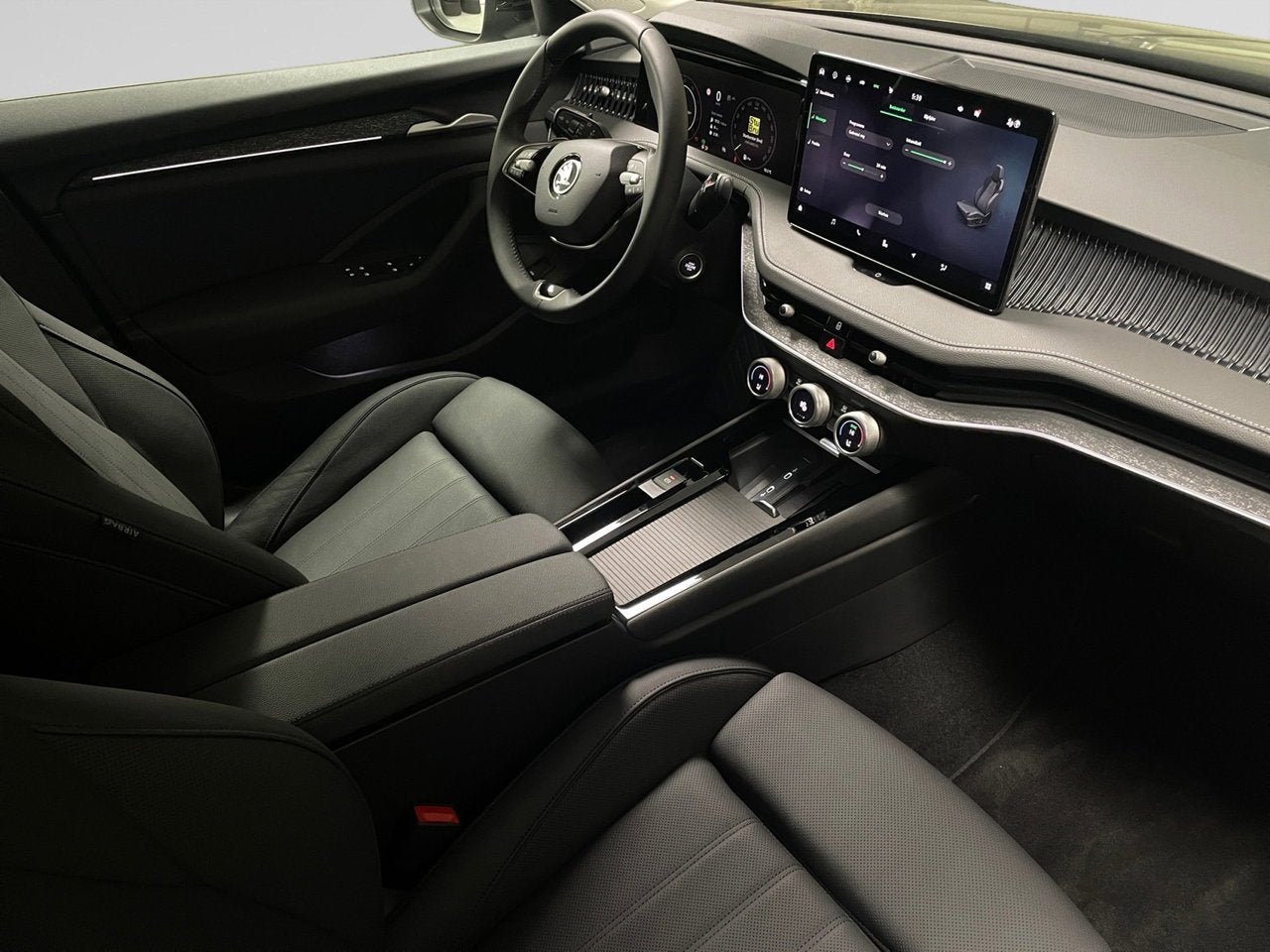 Skoda Superb Combi Selection 2.0 TDI 110kW (150pk) DSG7, Autos, Achat, Sièges électriques, https://public.car-pass.be/vhr/835cdfb1-15c4-4b84-be50-b535ff36ed8d