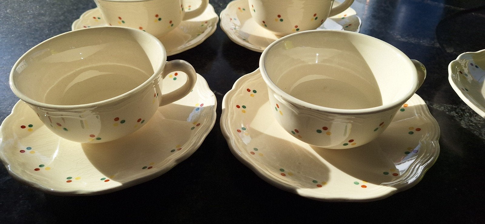 set van 4 vintage koffietafel met onderbordjes, Comme neuf, Enlèvement, Tasse(s) et/ou soucoupe(s), Vintage