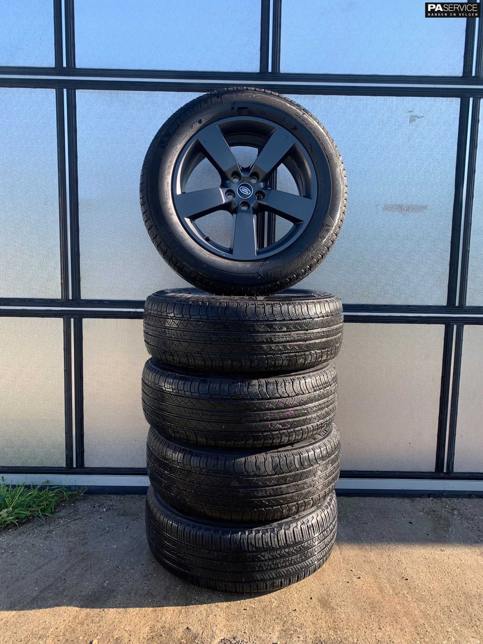 5x Oem 20 inch Mat Antraciet Land Rover Defender set incl Mi, Gebruikt, 255 mm, -, -