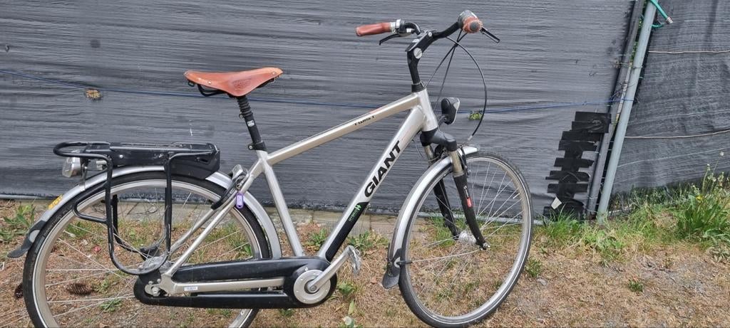 Heren fiets GIANT zeer goed staat 8 .versnellingen 28.INCH a, Fietsen en Brommers, Ophalen, Giant, Versnellingen
